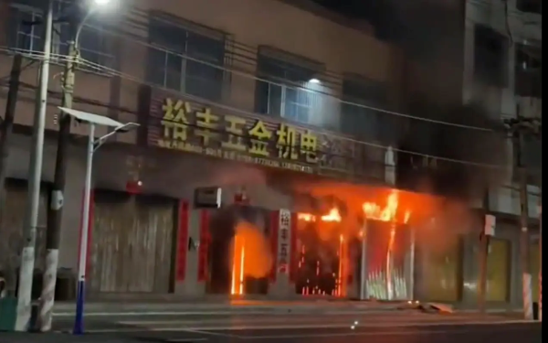 丹凤路火光里的警示：别让&ldquo;下店上宅、前店后宅&rdquo;藏住夺命隐患